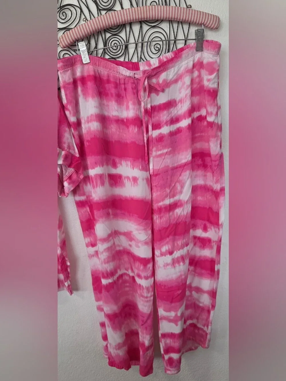 Natori Women’s Large Pink White Tie Dye 2 Piece Lounge Set Cropped Pants - Picture 4 of 14